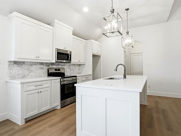 4th image of 141 Joel St