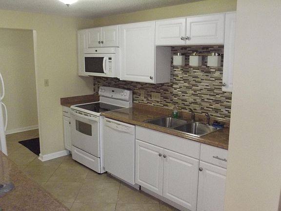 4th image of 7319 Shadowlake Dr