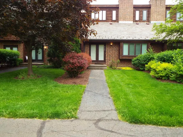 6728 Covington Creek Trl, Fort Wayne, IN 46804