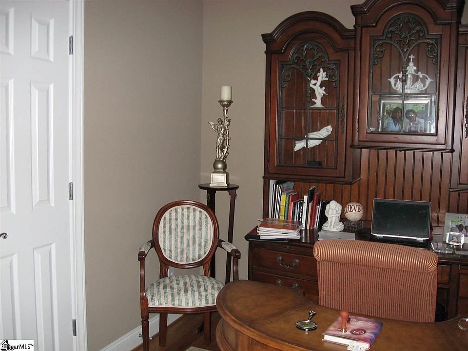 2nd image of 100 Lewis Dr Unit 2-B