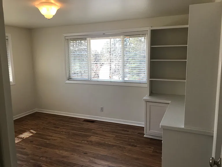 1208 NE 12th St — Photo 17