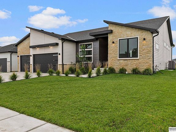 3rd image of 3520 Tree Line Dr