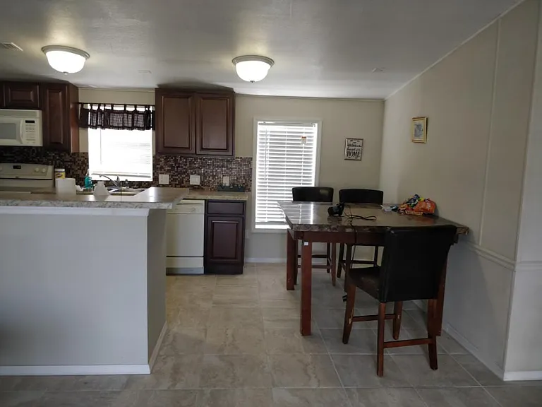 3718 Silver Lake Dr — Photo 4