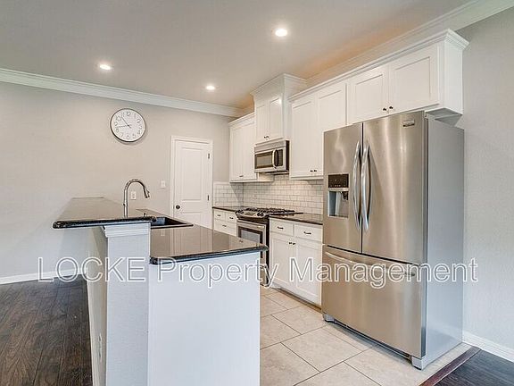 3rd image of 5100 Curzon Ave