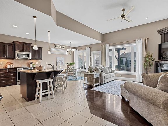 3rd image of 9 W Liberty Pl