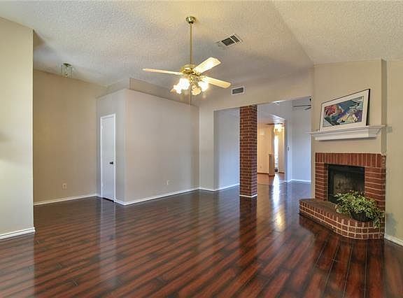 3rd image of 928 Wyndham Pl