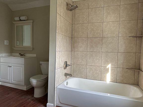 2nd image of 1829 W Gardner Ave #2