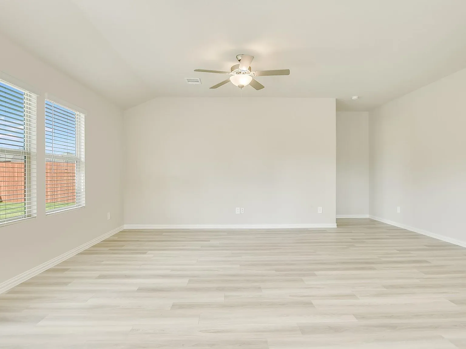 4 bed, 2059 sqft, $2,549 — Photo 2