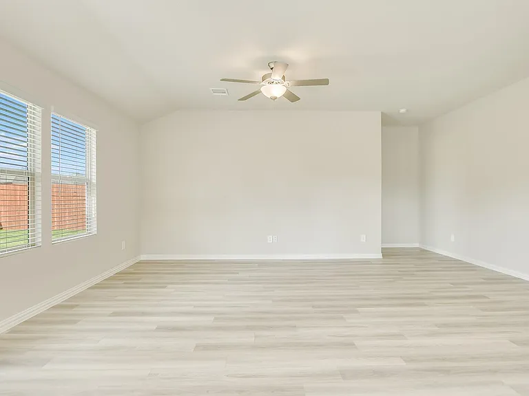 2305 Bellatrix Dr — Photo 2
