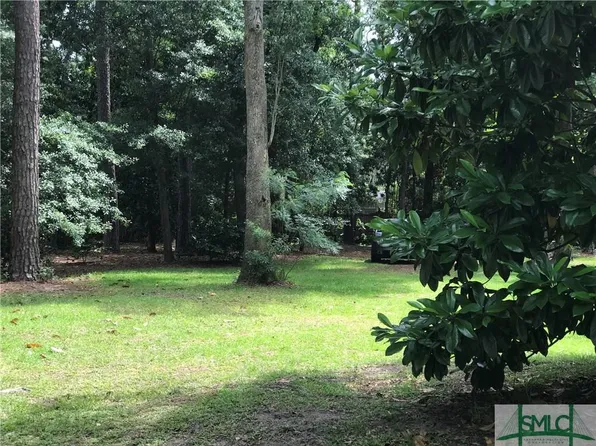 215 Commodore Dr, Savannah, GA 31410