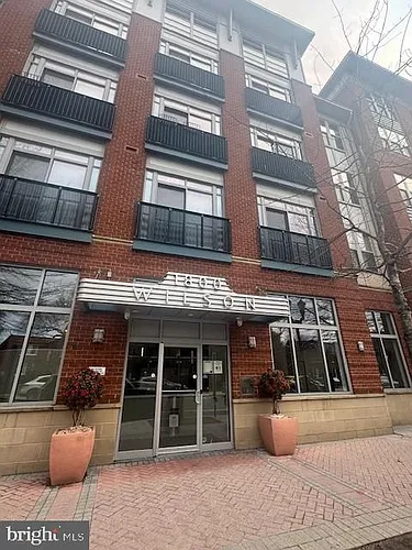 1800 Wilson Blvd Photo 1