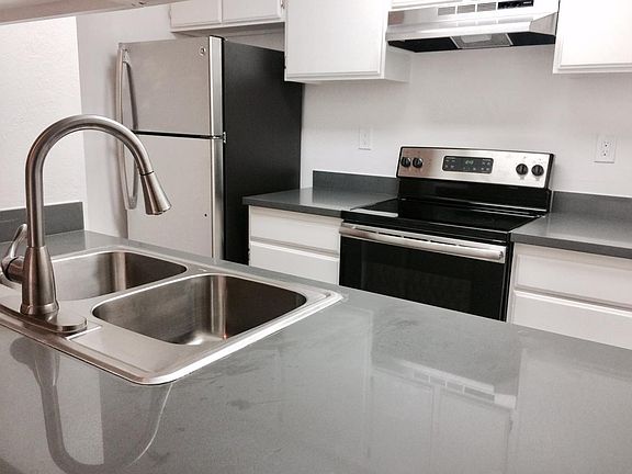 5th image of 215 Grove Acre Ave APT 1