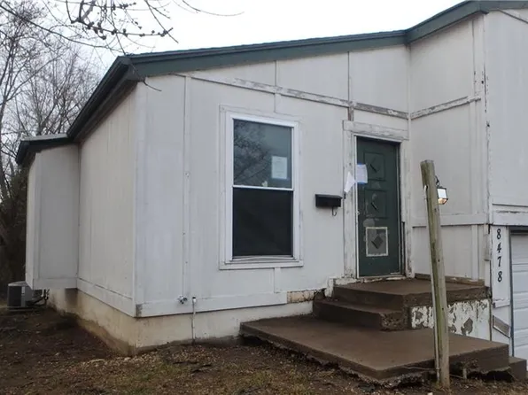 8478 Lane Dr, Raytown, MO 64138