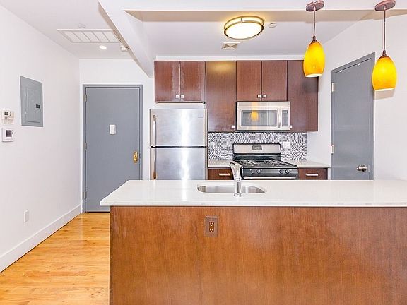 3rd image of 25 Van Buren St APT 3C
