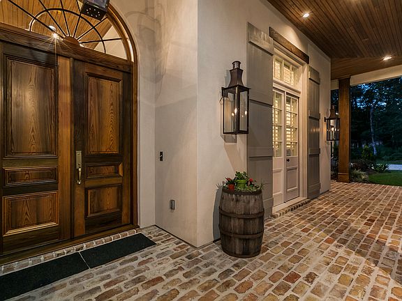 Bricked floors & beamed clg