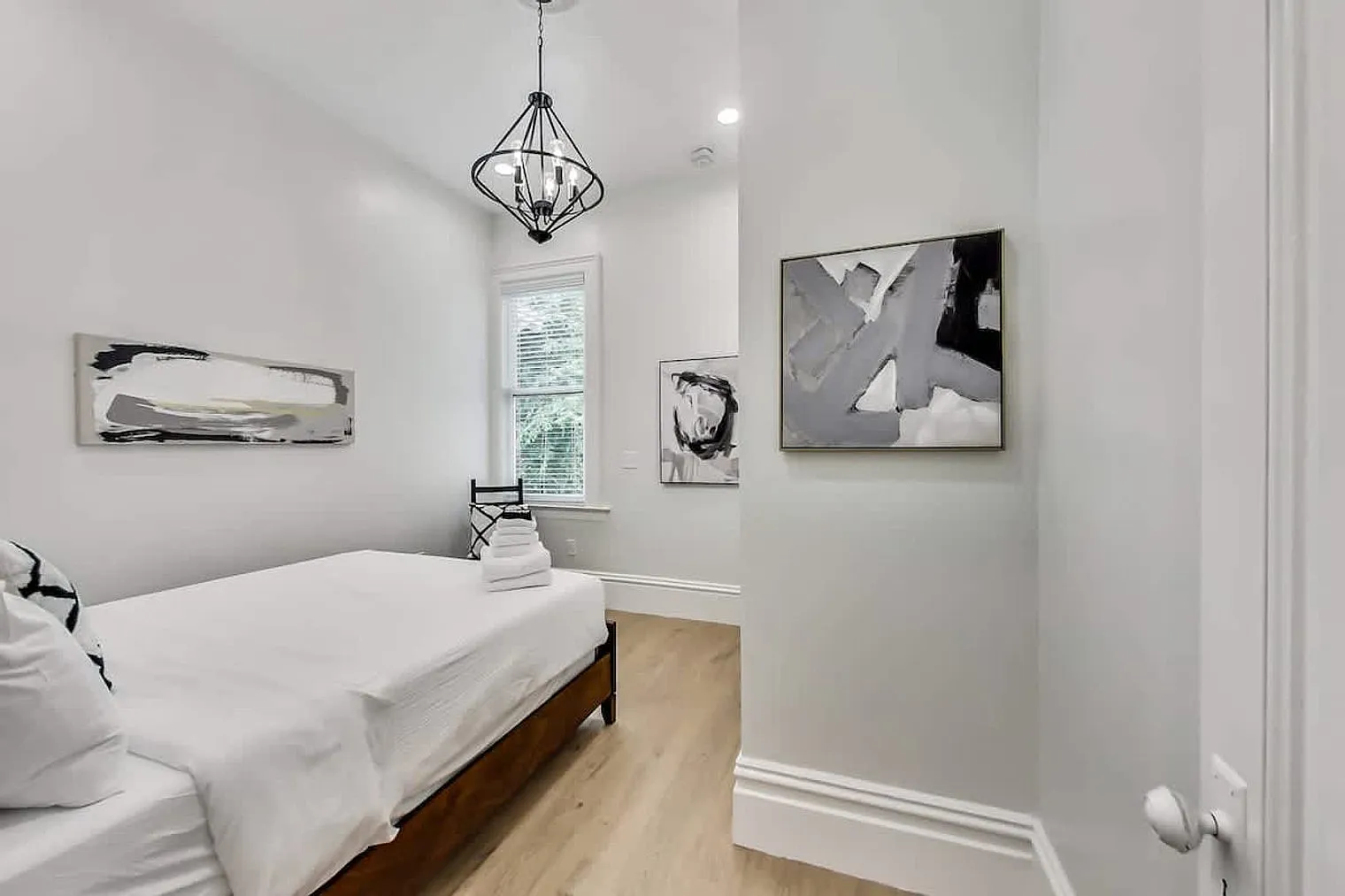 5 bed, 4.0 bath, 1819 sqft, $15,007 — Photo 2