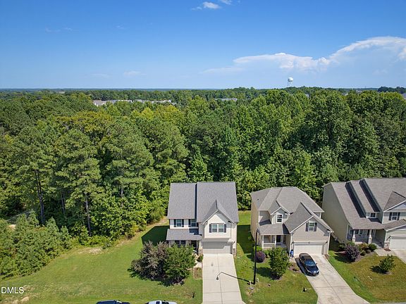 3rd image of 210 Davelyn Ct