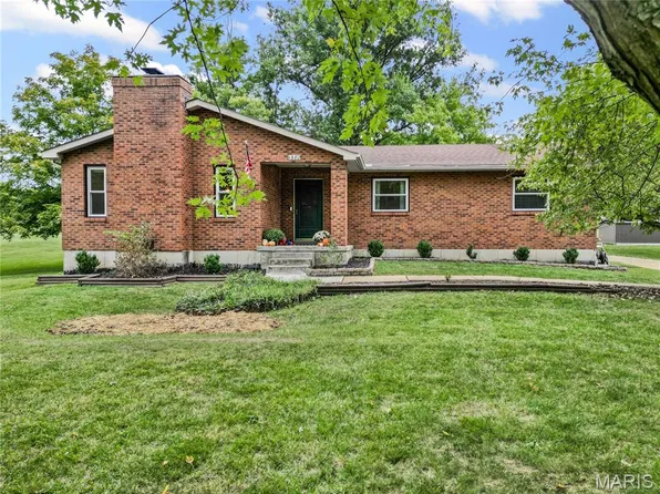 1382 Spring Dr, Herculaneum, MO 63048