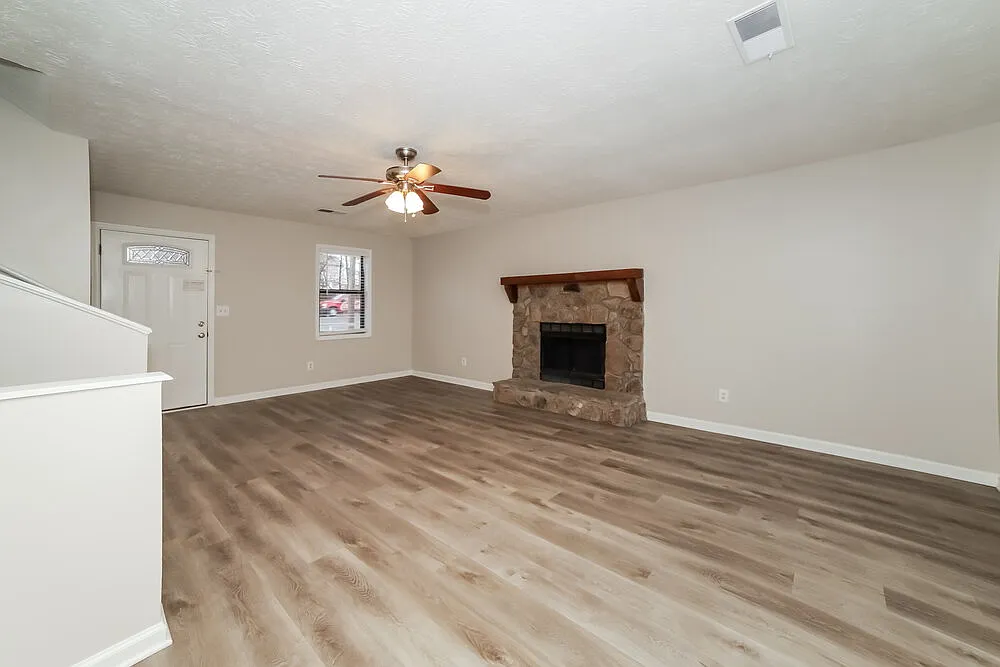 3 bed, 2.0 bath, 1312 sqft, $1,810 — Photo 4