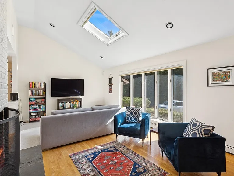 4 Spyglass Ln — Photo 13