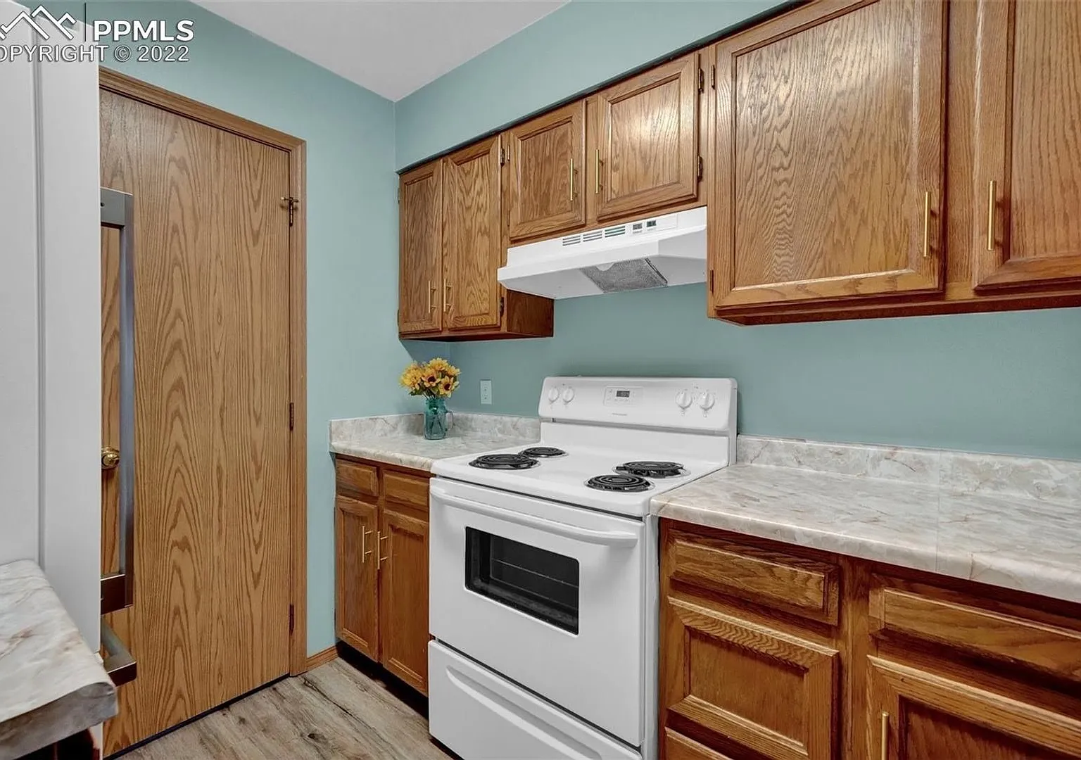 Charming 3BR Townhome in Colorado Springs — Photo 2