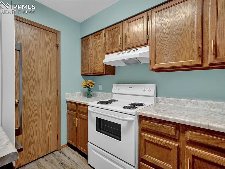 3467 Queen Anne Way — Photo 2