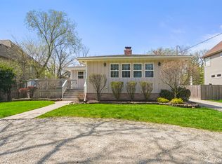 9030 Skyline Dr, Burr Ridge, IL 60527