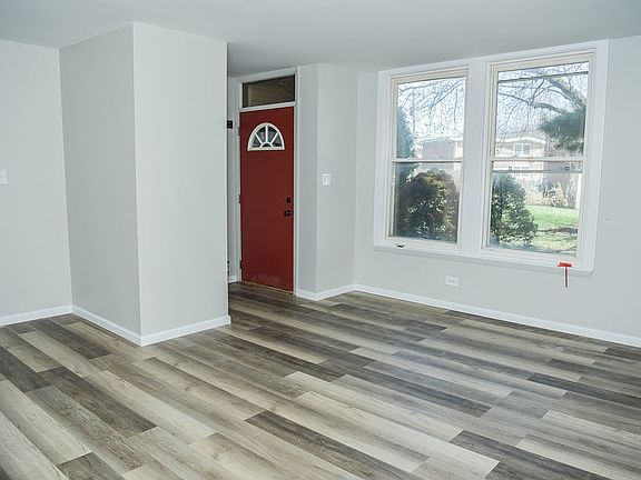 5th image of 1370 Fargo Ave APT C
