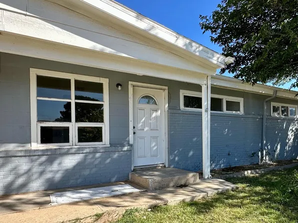 411 Pine St, Levelland, TX 79336