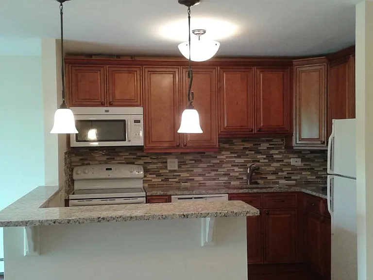 829 S Dwyer Ave #E — Photo 3