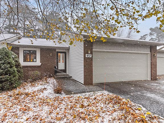 2nd image of 937 Laketown Dr #10