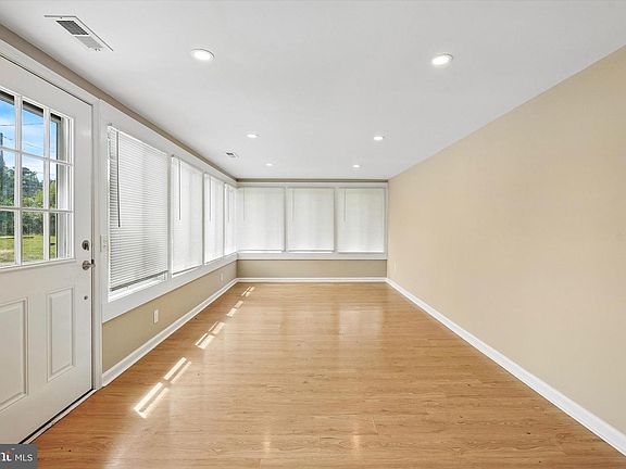 5th image of 449 Rahns Rd