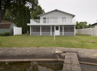 27432 Orchard Dr, Sturgis, MI 49091