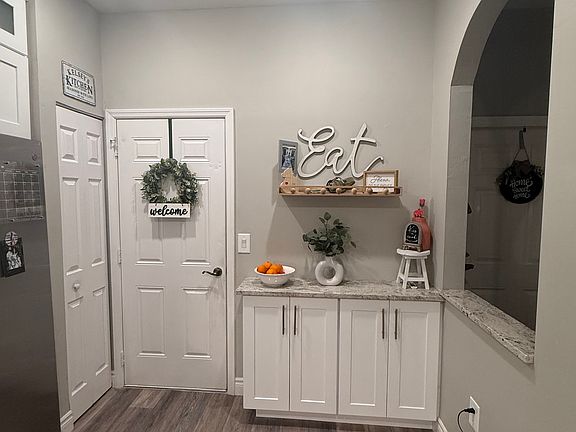 4th image of 3636 Pine Oak Cir