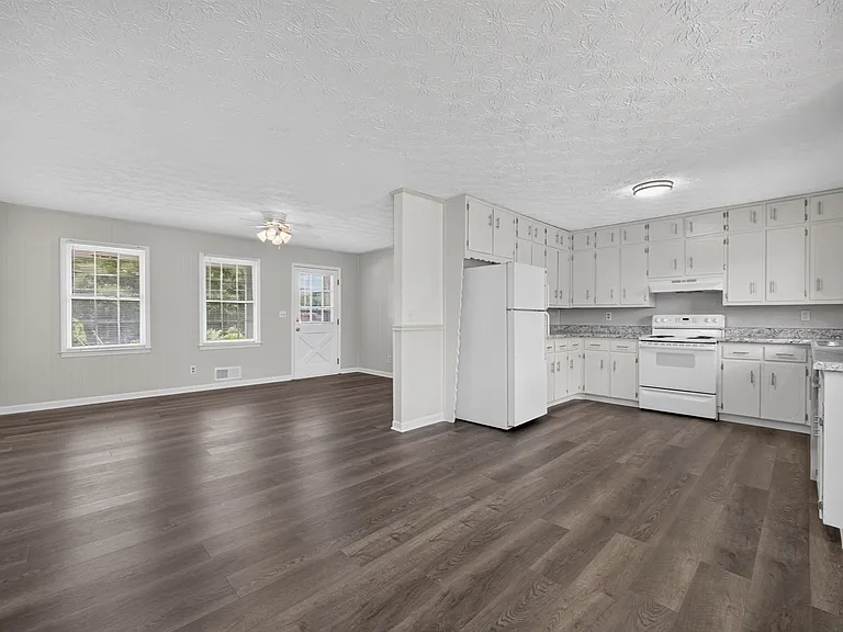2591 Doc Hughes Rd — Photo 12