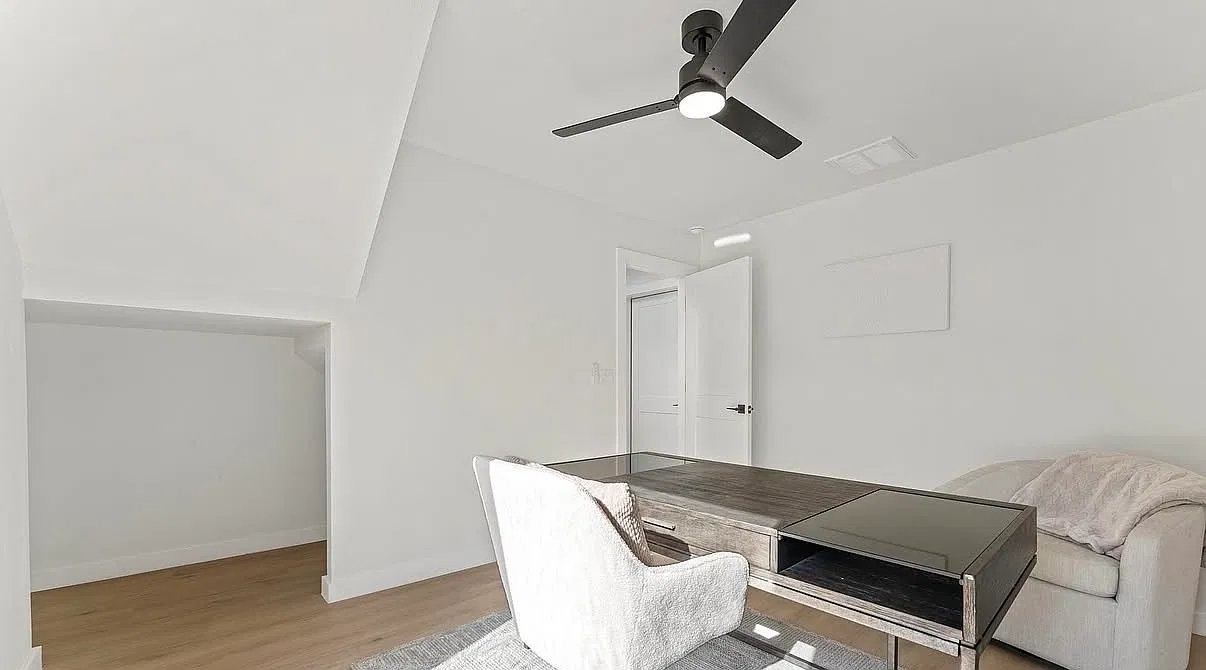 1443 W Hendon St — Photo 3