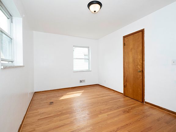 2nd image of 3174 Sherbrooke Rd