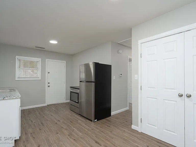 2744 Russell Ave — Photo 9