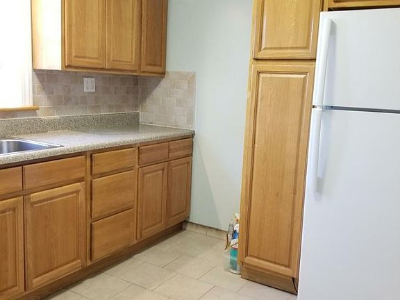 3rd image of 5729 138th St