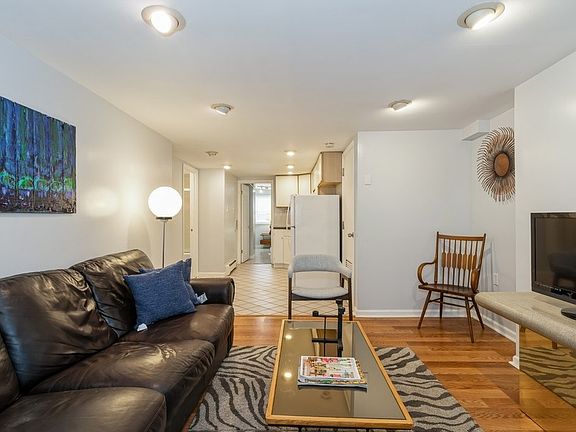 5th image of 225 Montgomery St