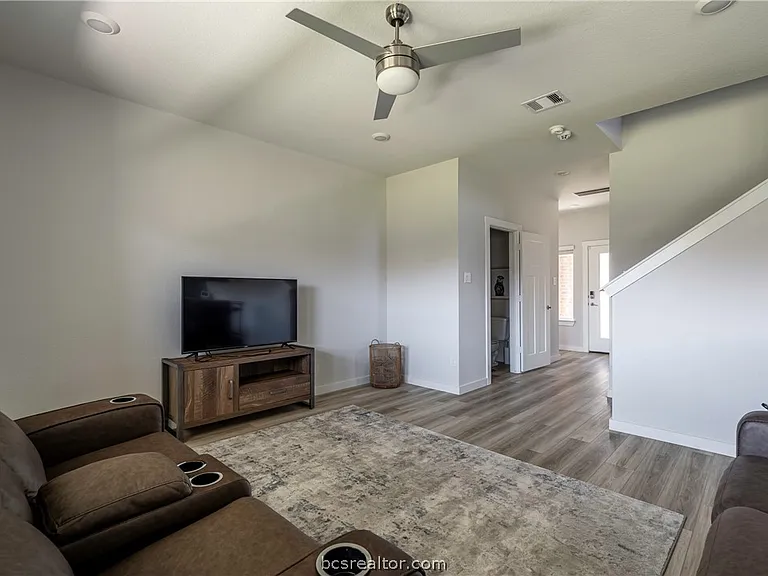 956 Lady Bird Ln — Photo 7