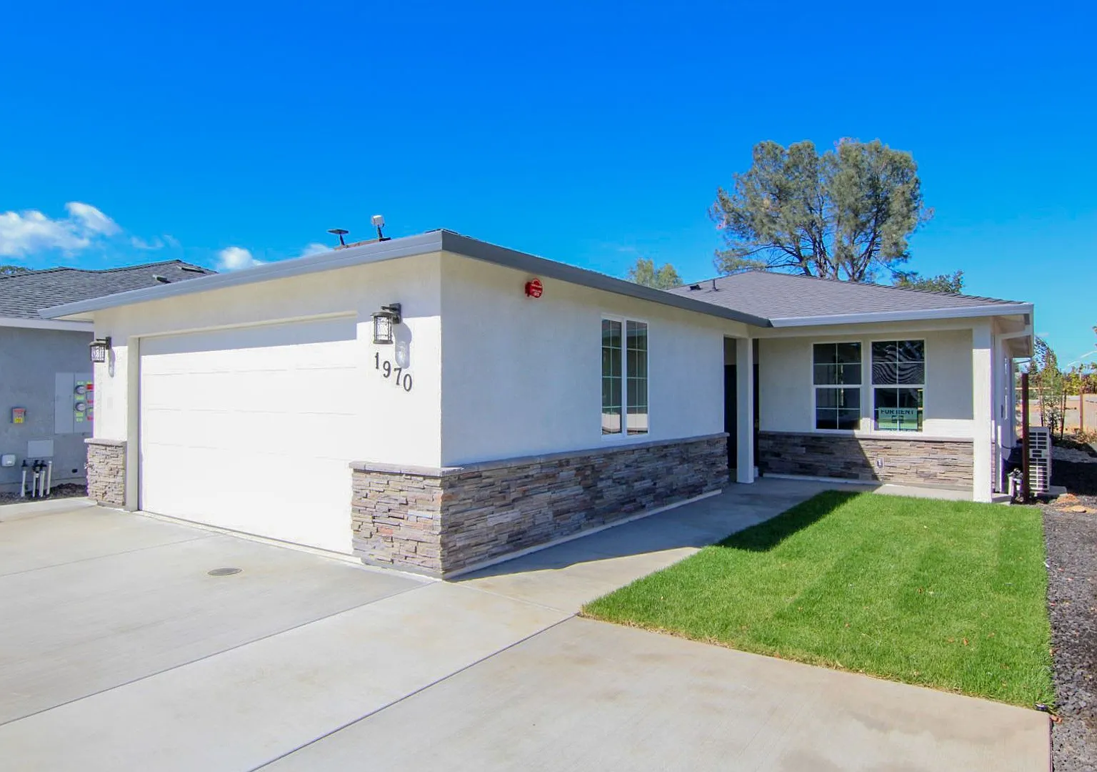 Recently Constructed Redding Home! — Photo 1