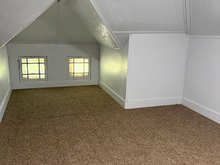 11704 Thornwood Ave — Photo 3