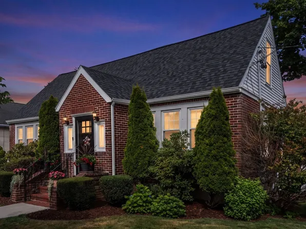 25 Piermont St, Watertown, MA 02472