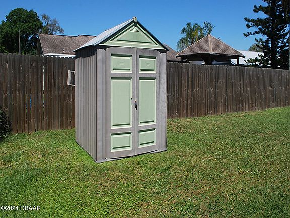 3rd image of 305 Cherrywood Ln