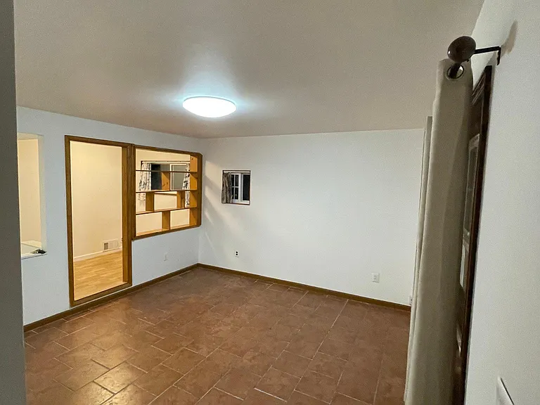 2563 Hearthside Dr — Photo 2