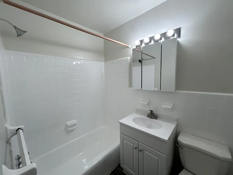 Oakwood Apartments — Photo 8