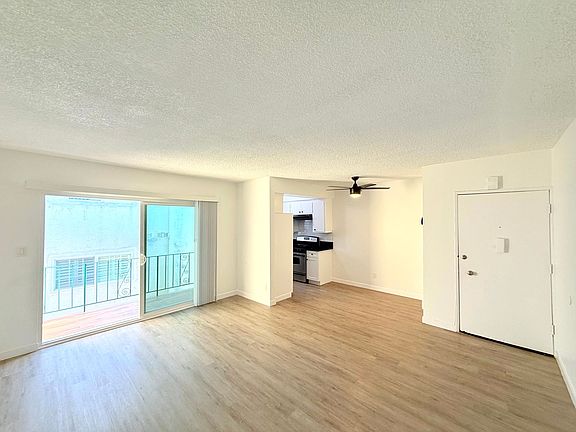 4th image of 1426 S Point View St APT 9