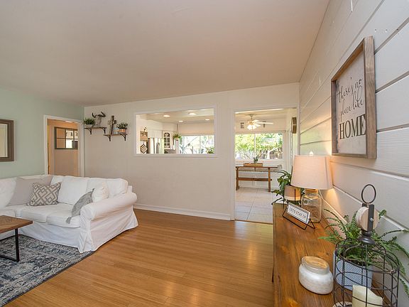 5th image of 871 S Kenmore Cir