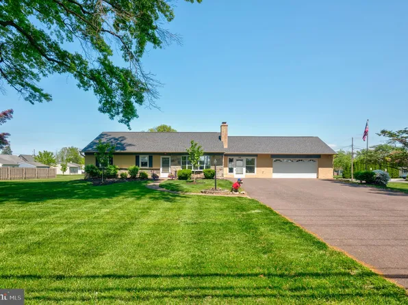 290 S Lewis Rd, Royersford, PA 19468